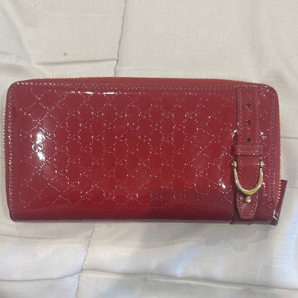 Gucci Red patent leather long zip wallet with horsebit detail
